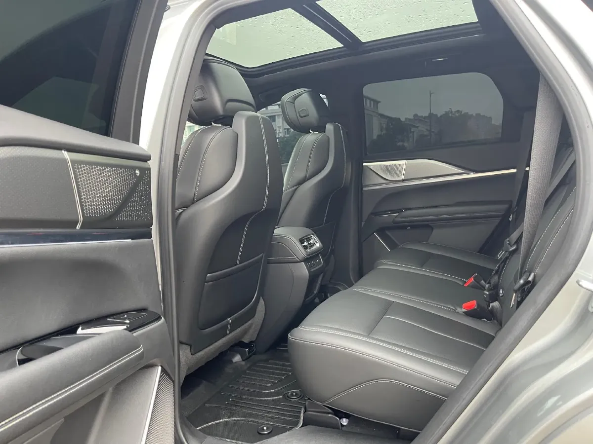 2025 Cadillac XT5 2.0T 237HP L4 9AT,autocango,china used car exporter,china ev exporter,chinese used car exporter,chinese used ev exporter