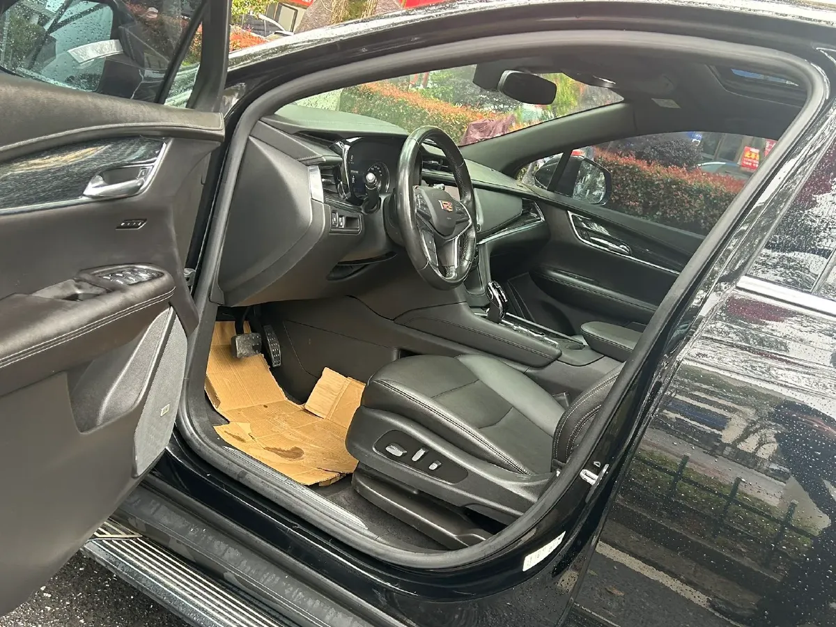 2021 Cadillac XT5 2.0T 237HP L4 9AT,autocango,china used car exporter,china ev exporter,chinese used car exporter,chinese used ev exporter