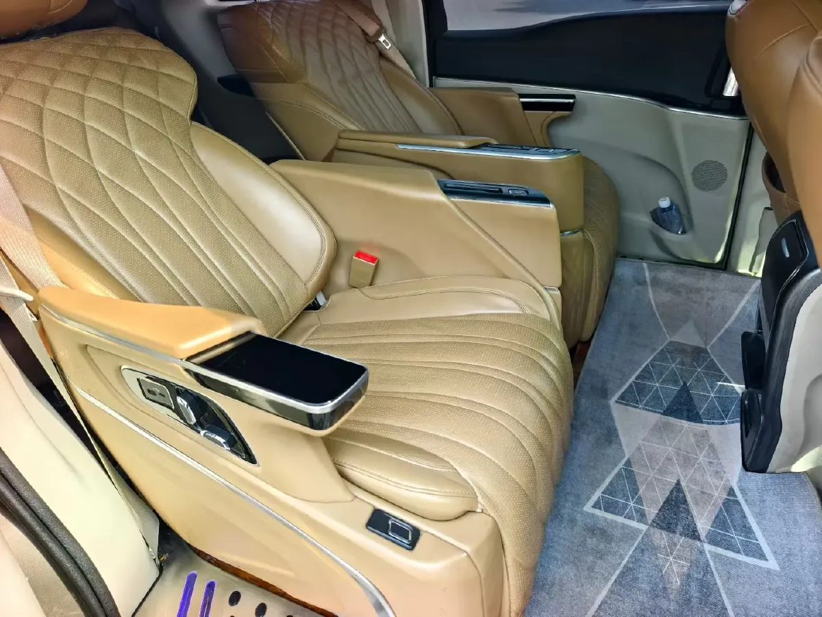 2022 Buick GL8 2.0T 237HP L4 9AT,autocango,china used car exporter,china ev exporter,chinese used car exporter,chinese used ev exporter