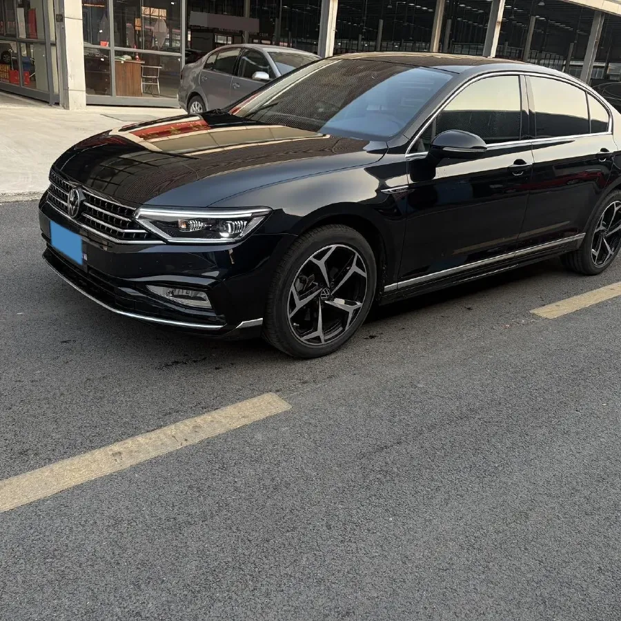 2023 Volkswagen Magotan 2.0T 186HP L4 7DCT,autocango,china used car exporter,china ev exporter,chinese used car exporter,chinese used ev exporter