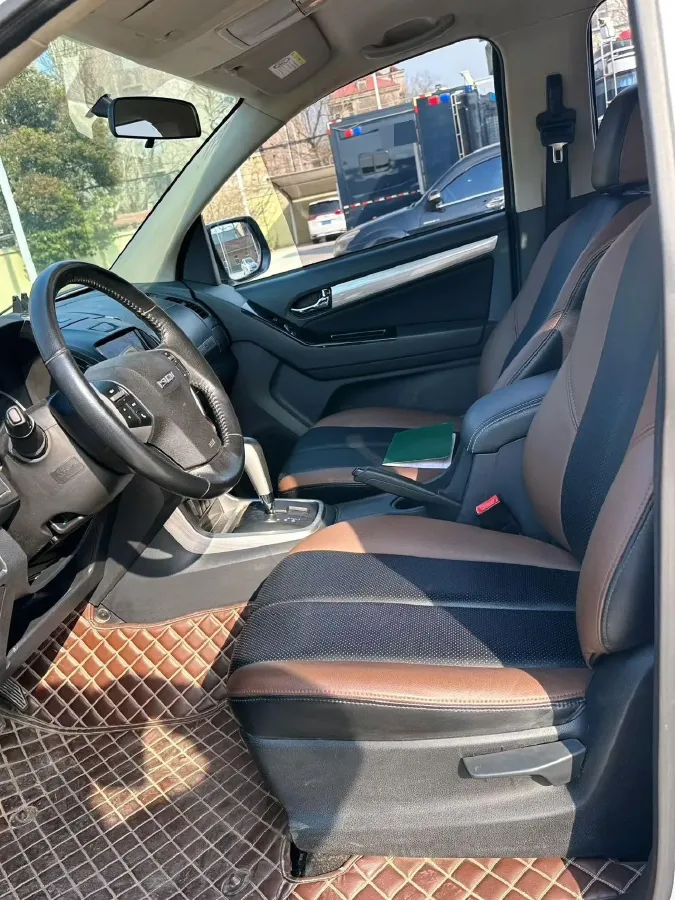 2018 Isuzu D-MAX 3.0T 177HP L4 6AT,autocango,china used car exporter,china ev exporter,chinese used car exporter,chinese used ev exporter