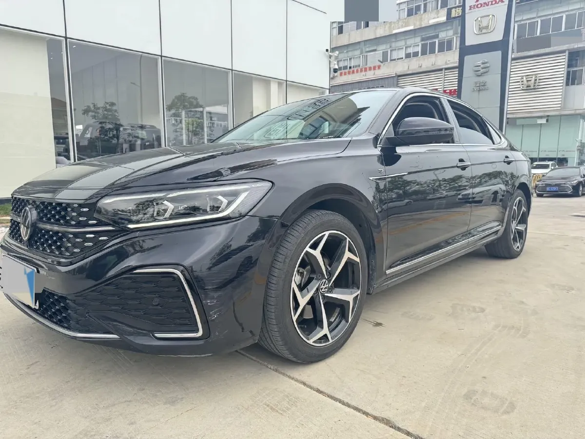 2023 Volkswagen Passat 2.0T 186HP L4 7DCT,autocango,china used car exporter,china ev exporter,chinese used car exporter,chinese used ev exporter