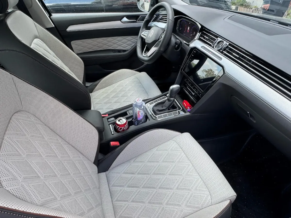 2025 Volkswagen Magotan 2.0T 186HP L4 7DCT,autocango,china used car exporter,china ev exporter,chinese used car exporter,chinese used ev exporter