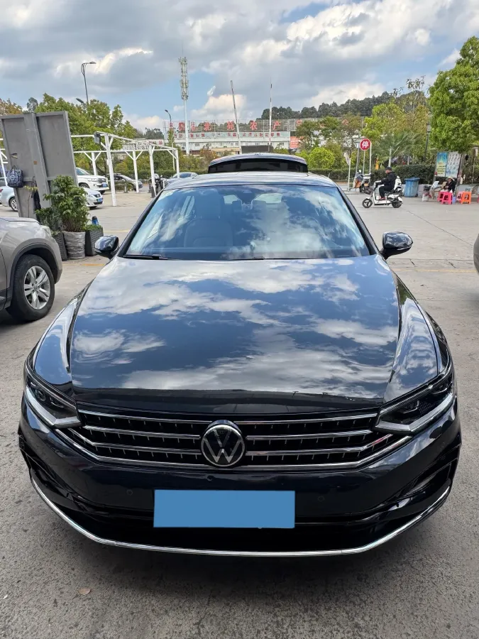 2025 Volkswagen Magotan 2.0T 186HP L4 7DCT,autocango,china used car exporter,china ev exporter,chinese used car exporter,chinese used ev exporter