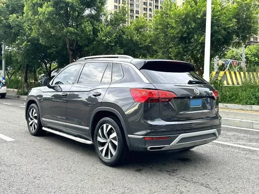 2019 Jeep Cherokee 2.0T 234HP L4 9AT,autocango,china used car exporter,china ev exporter,chinese used car exporter,chinese used ev exporter