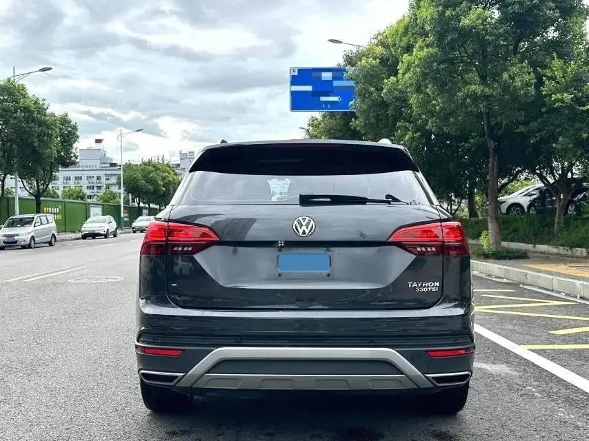 2019 Jeep Cherokee 2.0T 234HP L4 9AT,autocango,china used car exporter,china ev exporter,chinese used car exporter,chinese used ev exporter