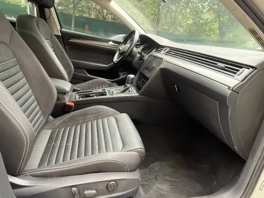 2020 Volkswagen Magotan 2.0T 186HP L4 7DCT,autocango,china used car exporter,china ev exporter,chinese used car exporter,chinese used ev exporter