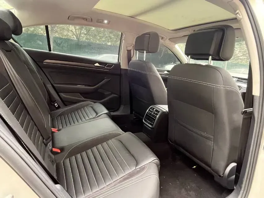 2020 Volkswagen Magotan 2.0T 186HP L4 7DCT,autocango,china used car exporter,china ev exporter,chinese used car exporter,chinese used ev exporter