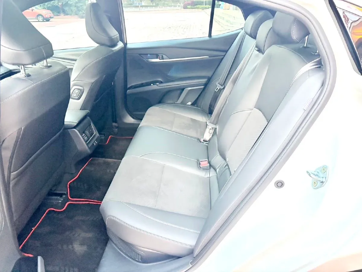 2026 Toyota Camry 2.0L 152HP L4 E-CVT Hybrid,autocango,china used car exporter,china ev exporter,chinese used car exporter,chinese used ev exporter