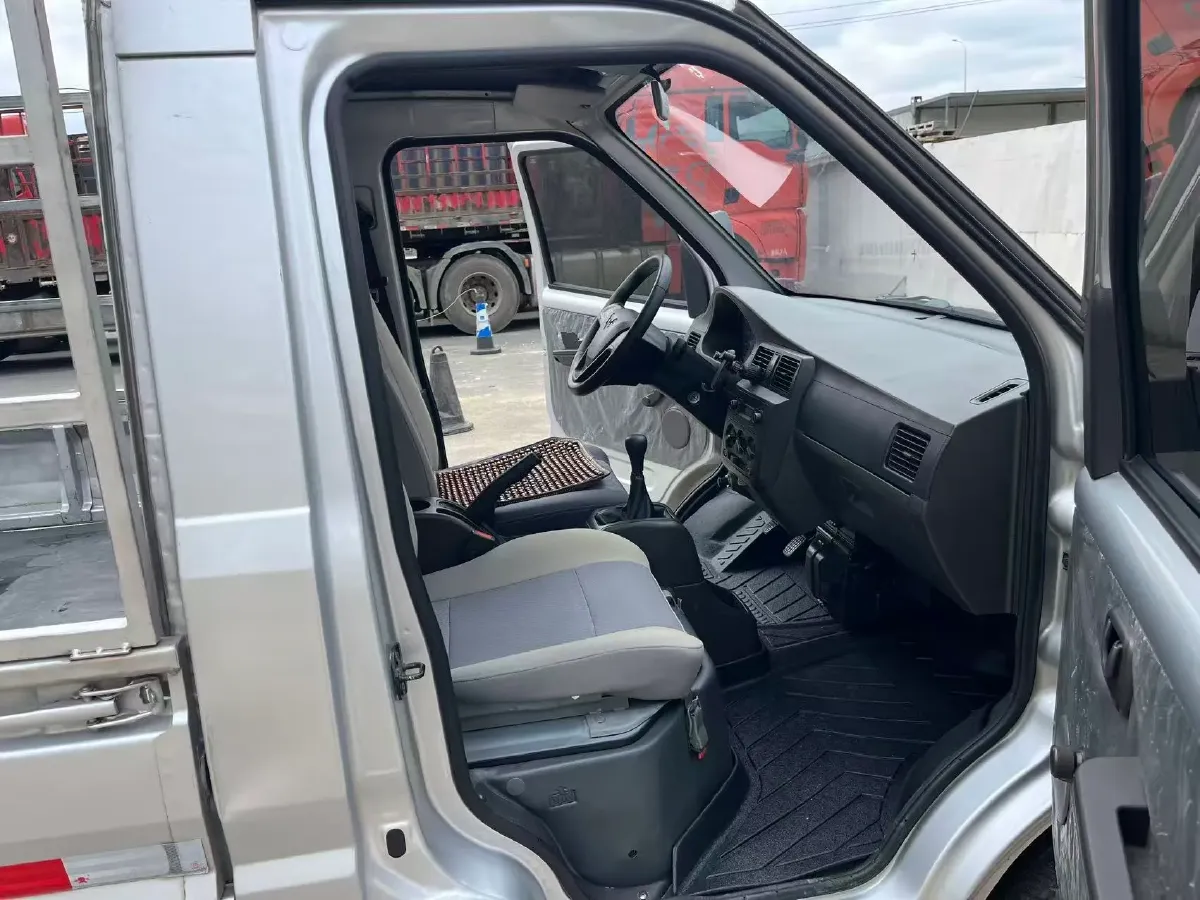 2023 WuLing RongGuang Mini Truck 1.5L 102HP L4 5MT,autocango,china used car exporter,china ev exporter,chinese used car exporter,chinese used ev exporter