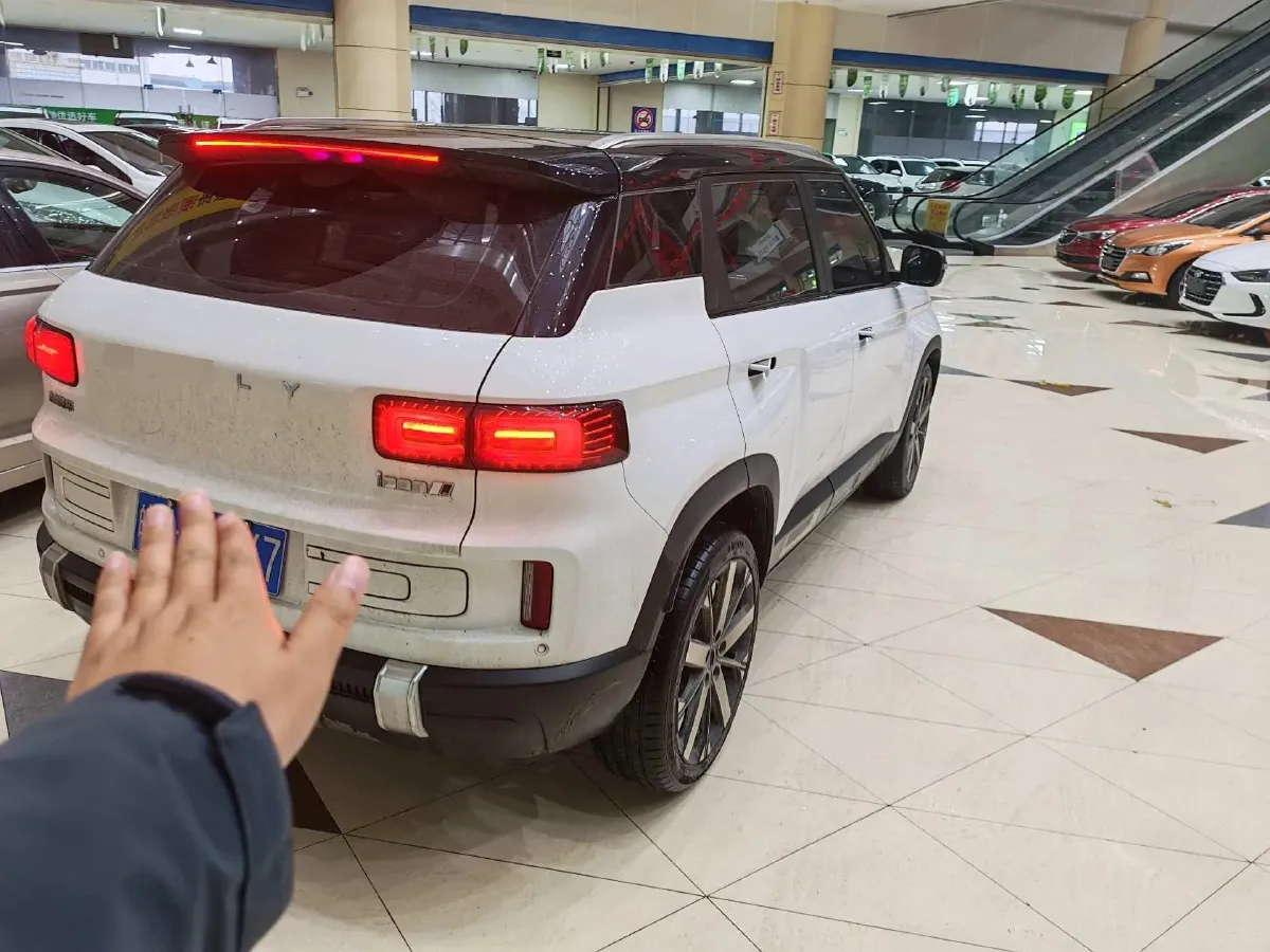 2023 Geely ICON 1.5T 181HP L4 7DCT,autocango,china used car exporter,china ev exporter,chinese used car exporter,chinese used ev exporter