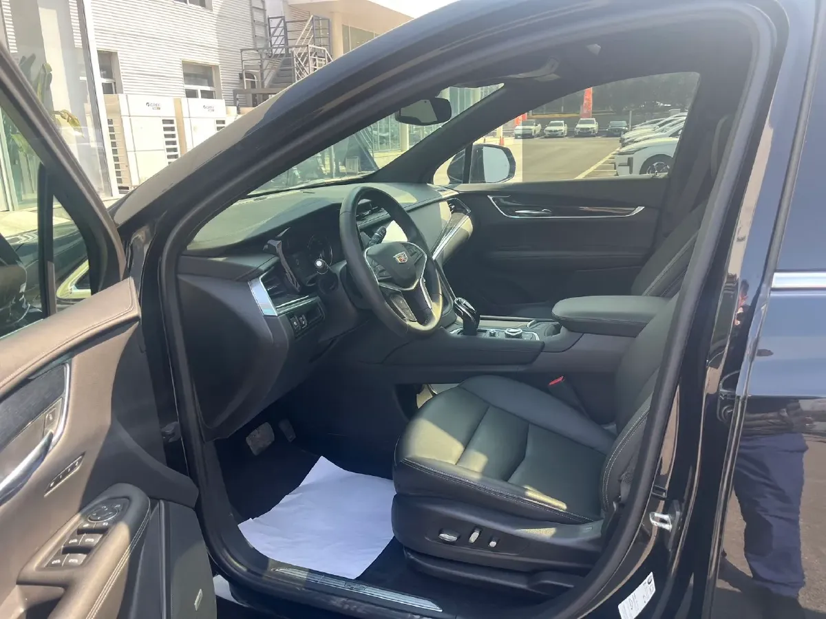 2024 Cadillac XT5 2.0T 237HP L4 9AT,autocango,china used car exporter,china ev exporter,chinese used car exporter,chinese used ev exporter