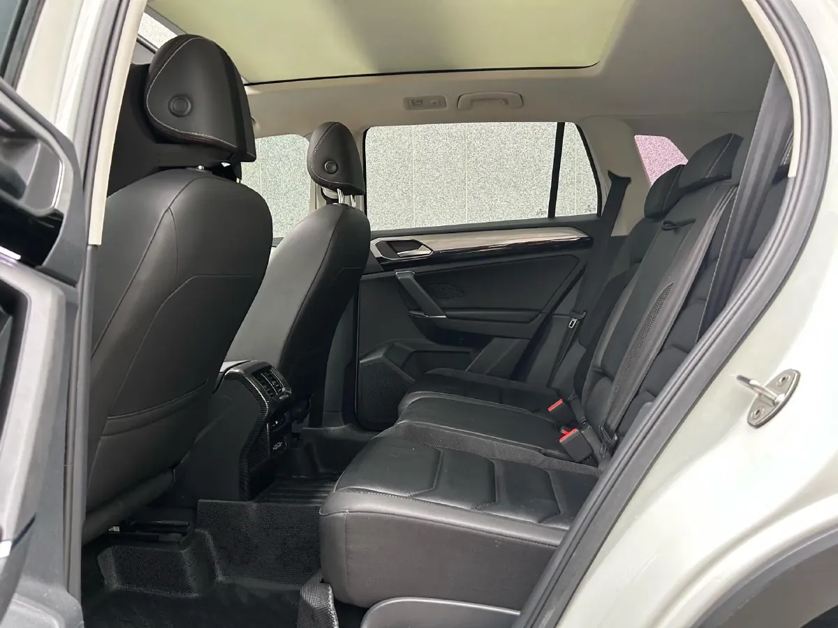 2019 Jeep Cherokee 2.0T 234HP L4 9AT,autocango,china used car exporter,china ev exporter,chinese used car exporter,chinese used ev exporter