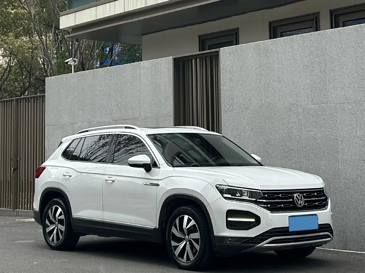 2019 Jeep Cherokee 2.0T 234HP L4 9AT,autocango,china used car exporter,china ev exporter,chinese used car exporter,chinese used ev exporter