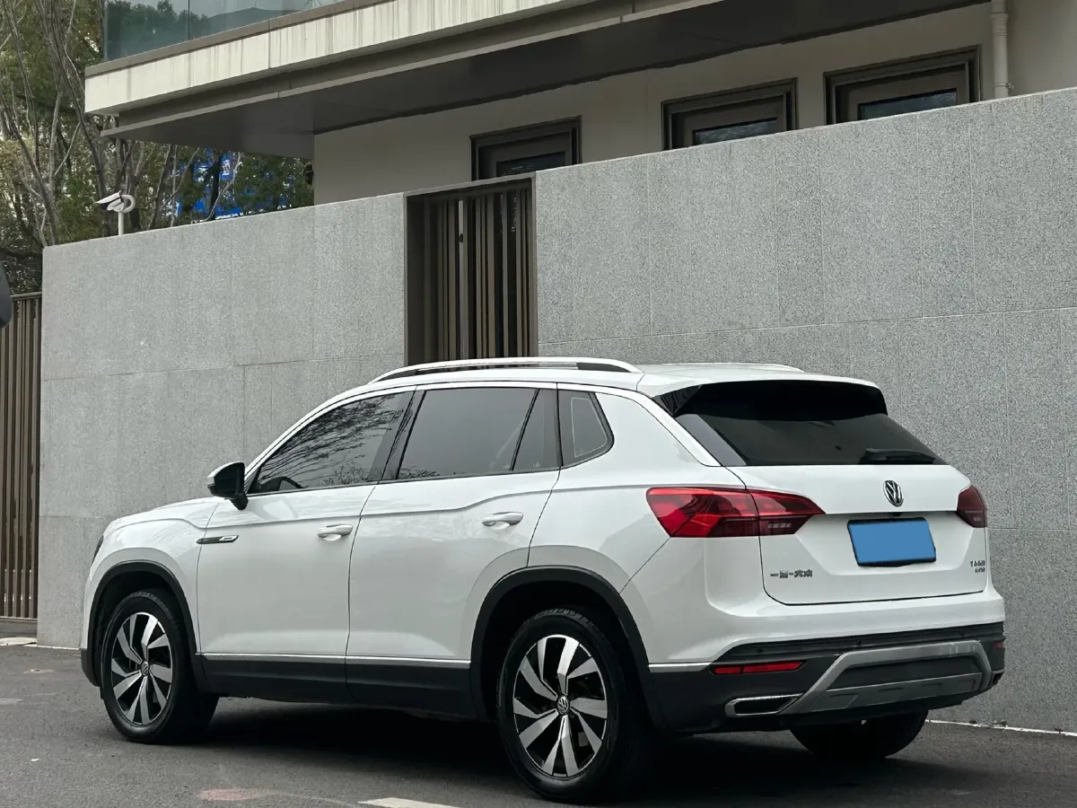 2019 Jeep Cherokee 2.0T 234HP L4 9AT,autocango,china used car exporter,china ev exporter,chinese used car exporter,chinese used ev exporter