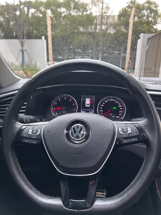 2019 Jeep Cherokee 2.0T 234HP L4 9AT,autocango,china used car exporter,china ev exporter,chinese used car exporter,chinese used ev exporter