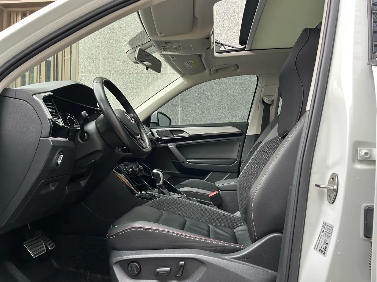 2019 Jeep Cherokee 2.0T 234HP L4 9AT,autocango,china used car exporter,china ev exporter,chinese used car exporter,chinese used ev exporter