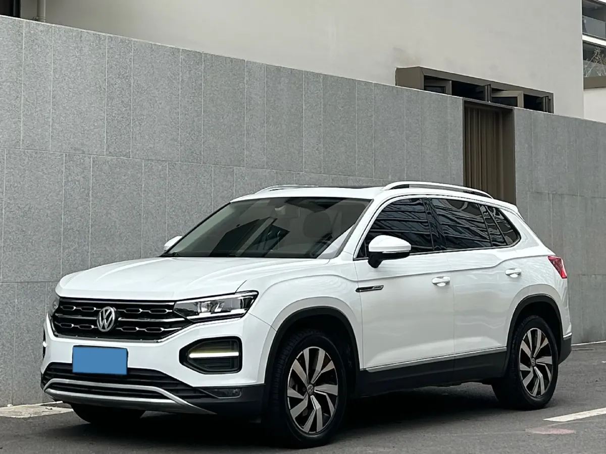 2019 Jeep Cherokee 2.0T 234HP L4 9AT,autocango,china used car exporter,china ev exporter,chinese used car exporter,chinese used ev exporter