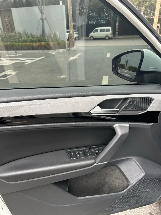 2019 Jeep Cherokee 2.0T 234HP L4 9AT,autocango,china used car exporter,china ev exporter,chinese used car exporter,chinese used ev exporter