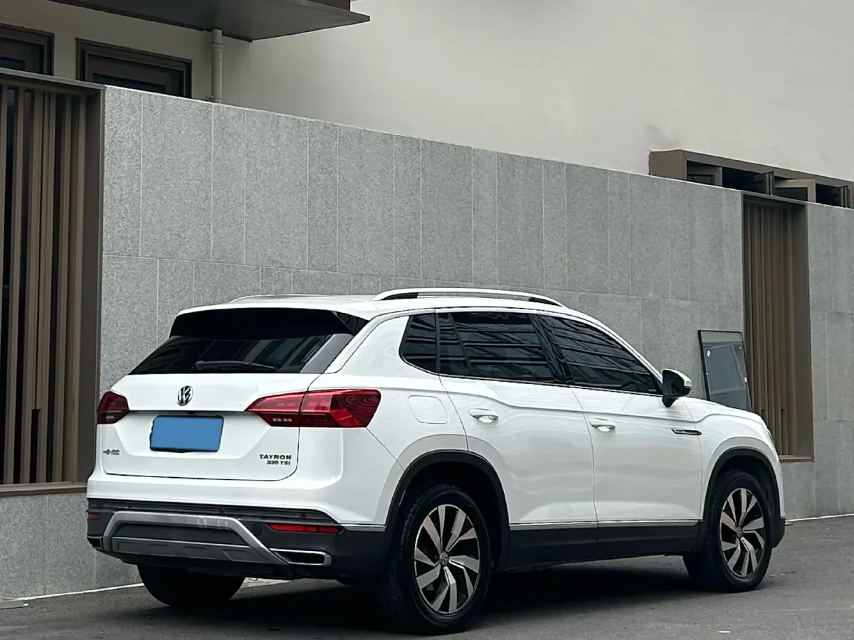 2019 Jeep Cherokee 2.0T 234HP L4 9AT,autocango,china used car exporter,china ev exporter,chinese used car exporter,chinese used ev exporter