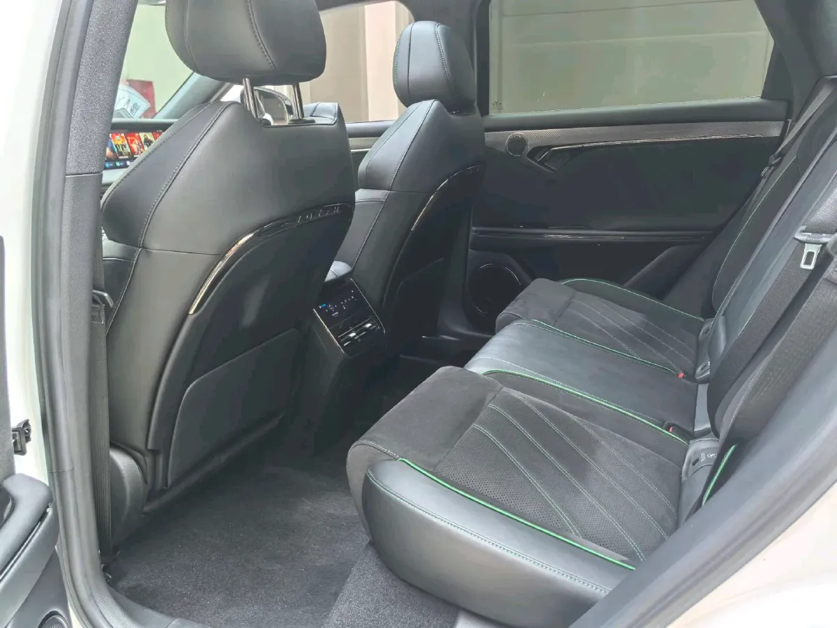 2025 Voyah FREE 1.5T 150HP L4 REEV 43KWH,autocango,china used car exporter,china ev exporter,chinese used car exporter,chinese used ev exporter