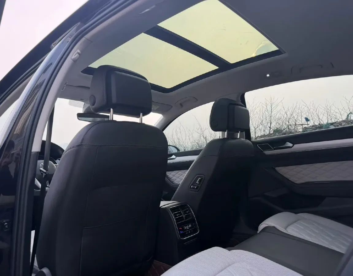 2023 Volkswagen Magotan 2.0T 186HP L4 7DCT,autocango,china used car exporter,china ev exporter,chinese used car exporter,chinese used ev exporter