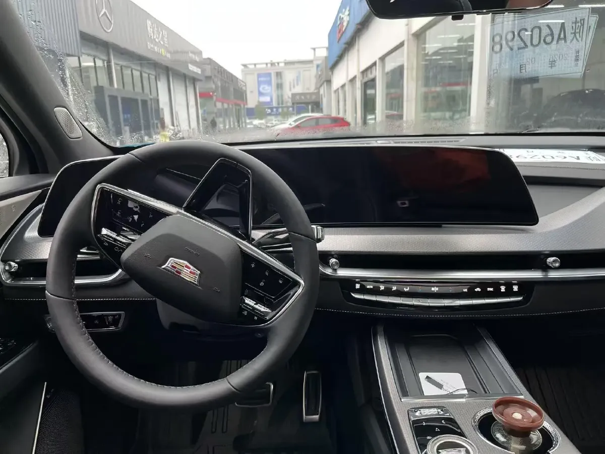 2025 Cadillac XT5 2.0T 237HP L4 9AT,autocango,china used car exporter,china ev exporter,chinese used car exporter,chinese used ev exporter