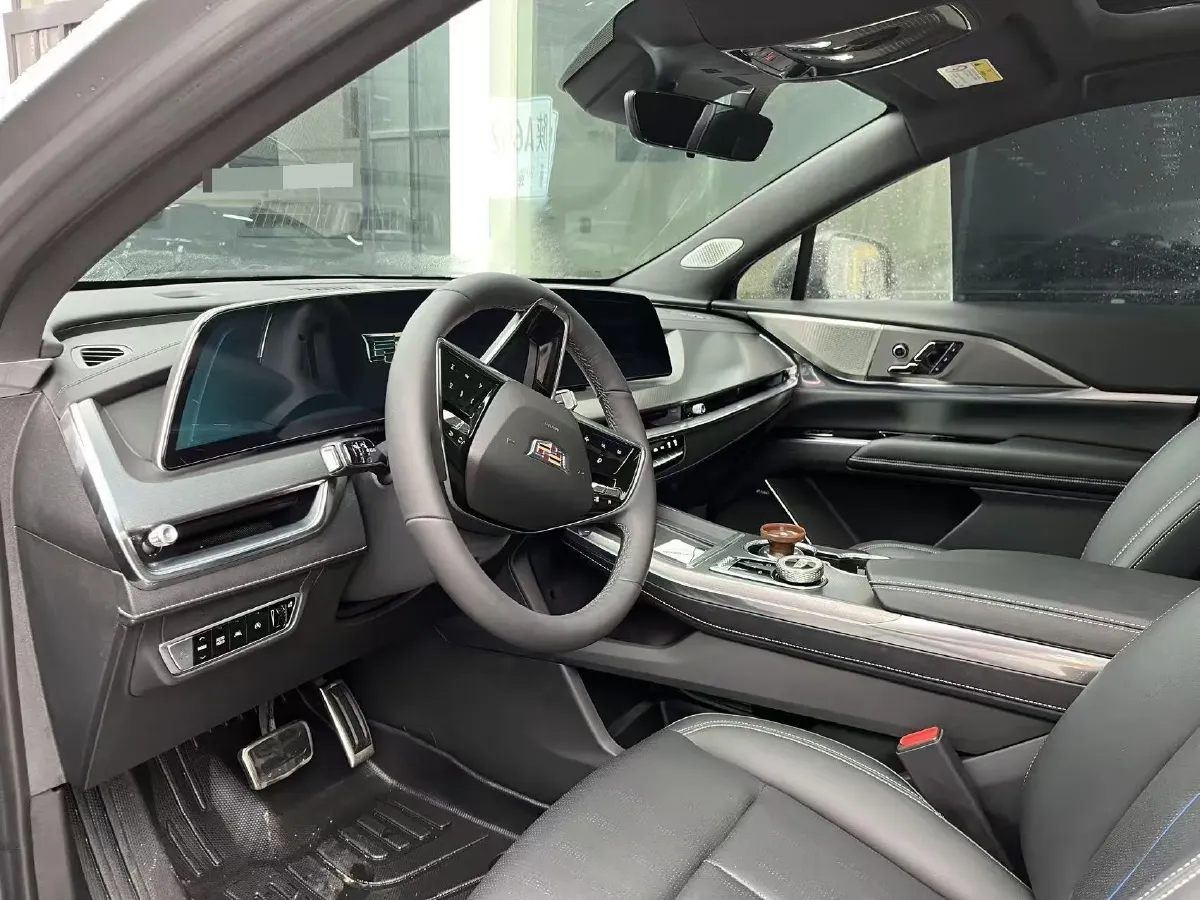 2025 Cadillac XT5 2.0T 237HP L4 9AT,autocango,china used car exporter,china ev exporter,chinese used car exporter,chinese used ev exporter