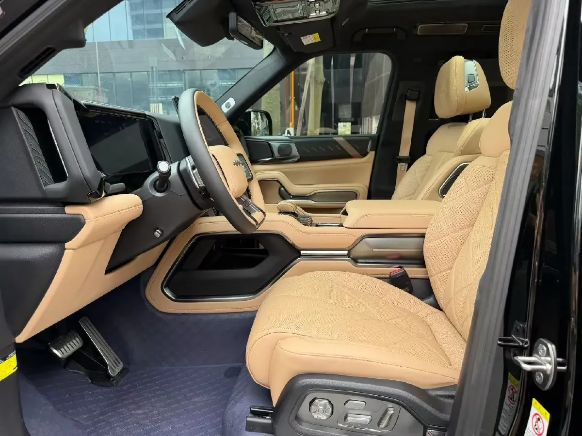 2025 FangChengBao Bao 8 2.0T 245HP L4 E-CVT PHEV 36.8KWH,autocango,china used car exporter,china ev exporter,chinese used car exporter,chinese used ev exporter