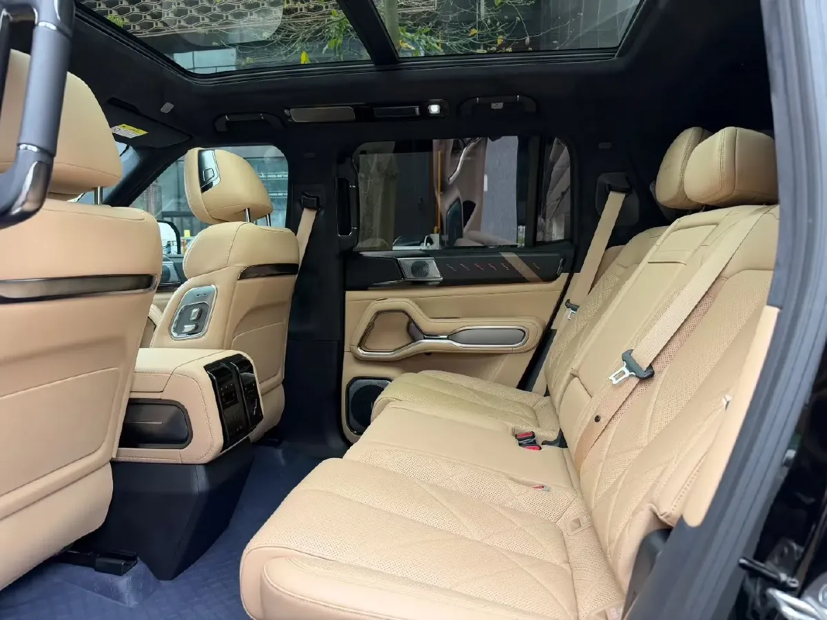 2025 FangChengBao Bao 8 2.0T 245HP L4 E-CVT PHEV 36.8KWH,autocango,china used car exporter,china ev exporter,chinese used car exporter,chinese used ev exporter