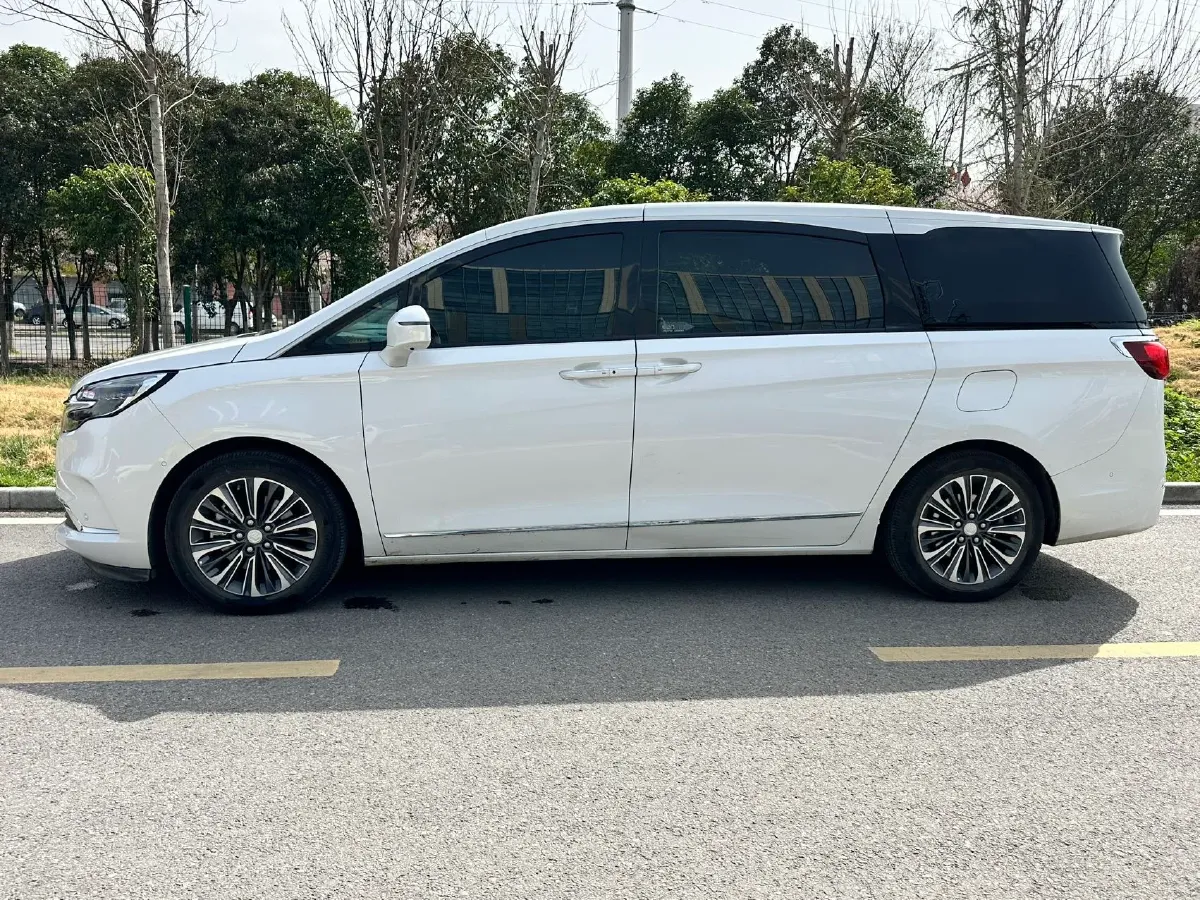 2022 Buick GL8 2.0T 237HP L4 9AT,autocango,china used car exporter,china ev exporter,chinese used car exporter,chinese used ev exporter