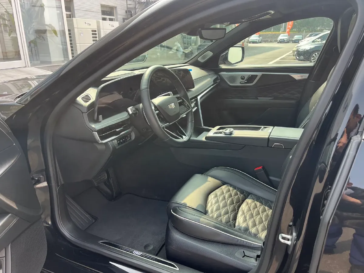 2023 Cadillac CT6 2.0T 237HP L4 10AT,autocango,china used car exporter,china ev exporter,chinese used car exporter,chinese used ev exporter