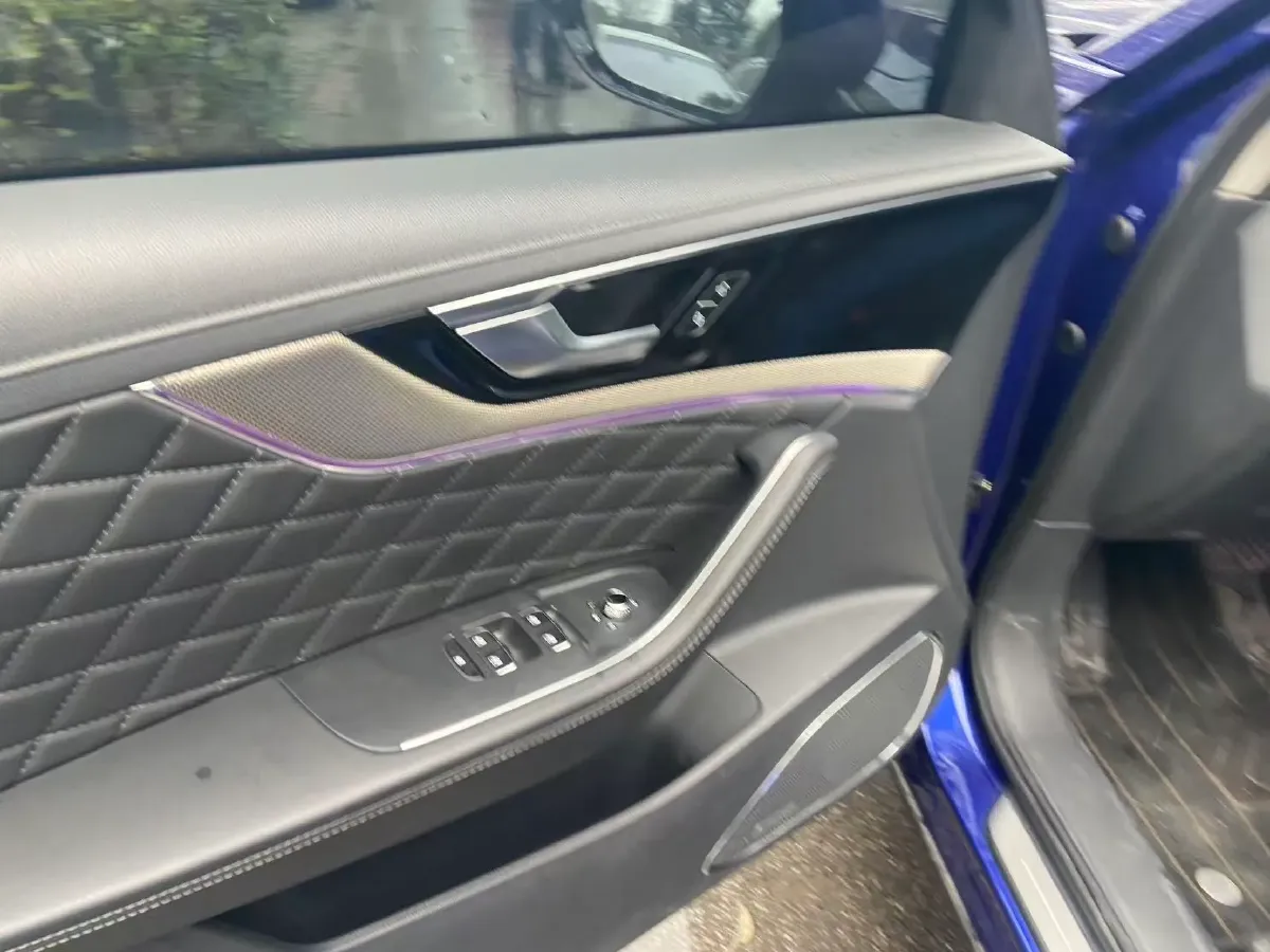 2019 HongQi HS5 2.0T 224HP L4 6AT,autocango,china used car exporter,china ev exporter,chinese used car exporter,chinese used ev exporter