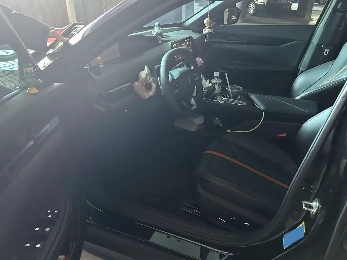 2024 ChangAn UNI-V 1.5T 188HP L4 7DCT,autocango,china used car exporter,china ev exporter,chinese used car exporter,chinese used ev exporter