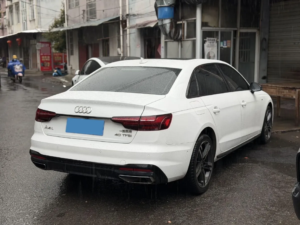 2022 Audi A4L 2.0T 190HP L4 7DCT,autocango,china used car exporter,china ev exporter,chinese used car exporter,chinese used ev exporter