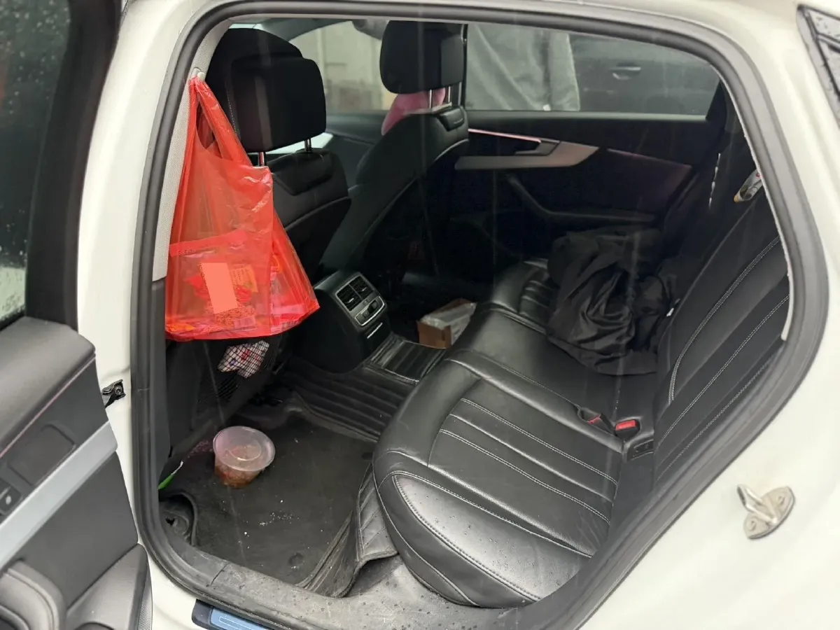 2022 Audi A4L 2.0T 190HP L4 7DCT,autocango,china used car exporter,china ev exporter,chinese used car exporter,chinese used ev exporter