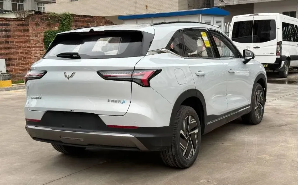 2024 WuLing XingGuangS 1.5L 106HP L4 E-CVT PHEV 20.5KWH,autocango,china used car exporter,china ev exporter,chinese used car exporter,chinese used ev exporter