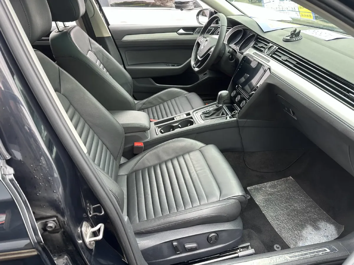 2018 Volkswagen Magotan 1.8T 180HP L4 7DCT,autocango,china used car exporter,china ev exporter,chinese used car exporter,chinese used ev exporter