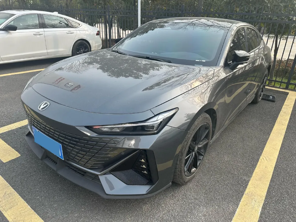 2023 ChangAn UNI-V 1.5T 188HP L4 7DCT,autocango,china used car exporter,china ev exporter,chinese used car exporter,chinese used ev exporter