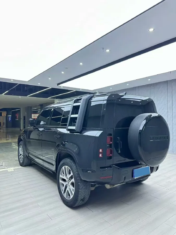 2023 Land Rover Defender 3.0T 400HP L6 8AT,autocango,china used car exporter,china ev exporter,chinese used car exporter,chinese used ev exporter
