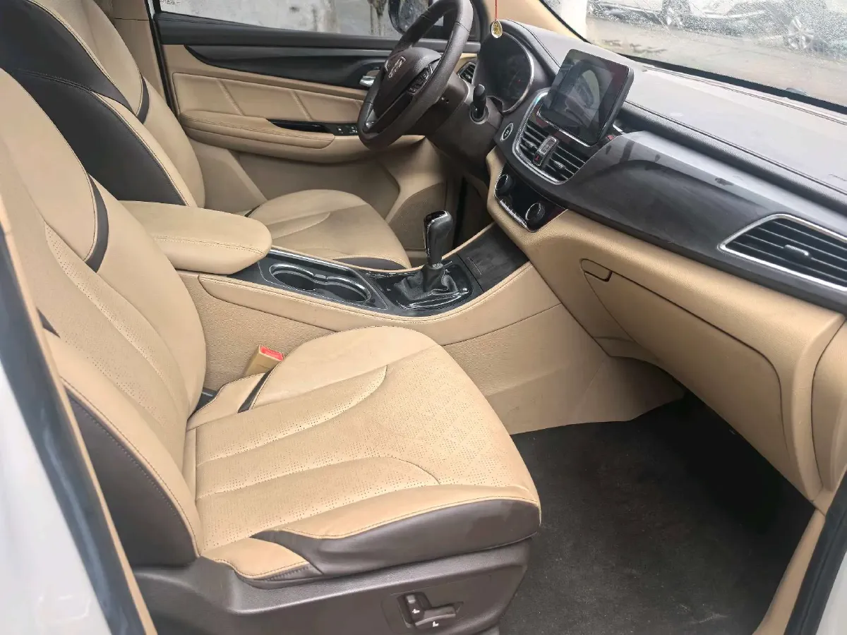 2017 BaoJun 730 1.5T 150HP L4 6MT,autocango,china used car exporter,china ev exporter,chinese used car exporter,chinese used ev exporter