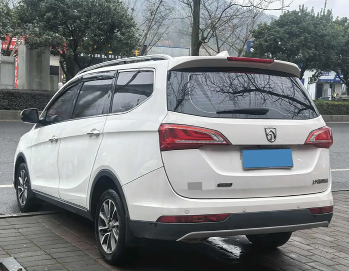 2017 BaoJun 730 1.5T 150HP L4 6MT,autocango,china used car exporter,china ev exporter,chinese used car exporter,chinese used ev exporter