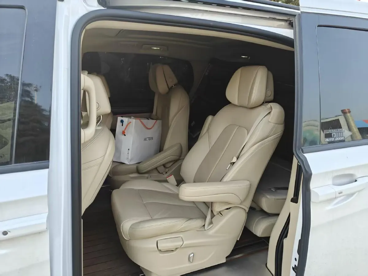 2022 Buick GL8 2.0T 237HP L4 9AT,autocango,china used car exporter,china ev exporter,chinese used car exporter,chinese used ev exporter