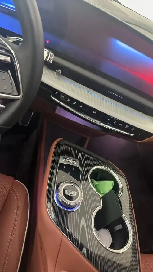 2024 Cadillac OPTIQ BEV 79.7KWH,autocango,china used car exporter,china ev exporter,chinese used car exporter,chinese used ev exporter