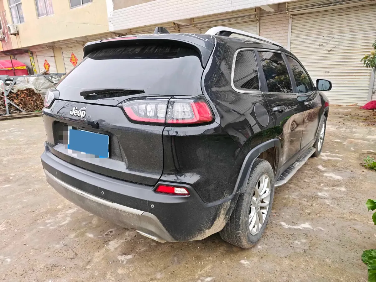 2019 Jeep Cherokee 2.0T 234HP L4 9AT,autocango,china used car exporter,china ev exporter,chinese used car exporter,chinese used ev exporter