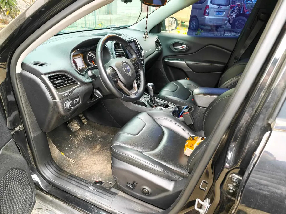 2019 Jeep Cherokee 2.0T 234HP L4 9AT,autocango,china used car exporter,china ev exporter,chinese used car exporter,chinese used ev exporter