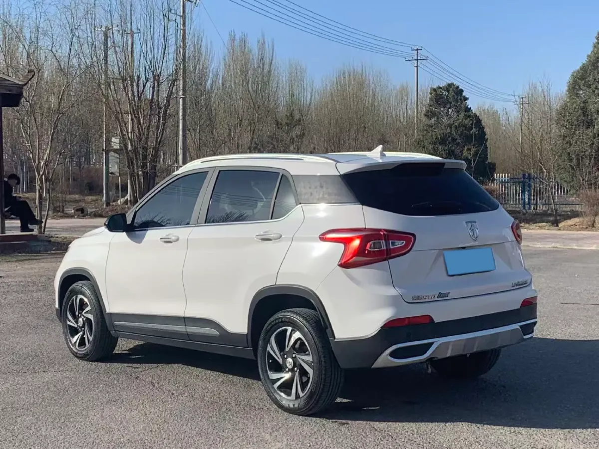 2017 HaiMa S5 Young Edition 1.6L 122HP L4 5MT,autocango,china used car exporter,china ev exporter,chinese used car exporter,chinese used ev exporter