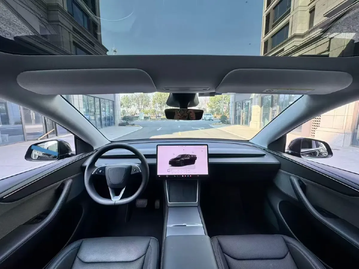 2025 Tesla Model Y BEV 62.5KWH,autocango,china used car exporter,china ev exporter,chinese used car exporter,chinese used ev exporter