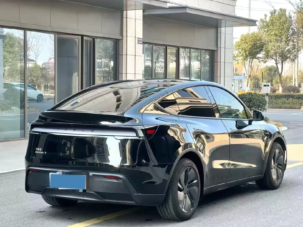 2025 Tesla Model Y BEV 62.5KWH,autocango,china used car exporter,china ev exporter,chinese used car exporter,chinese used ev exporter