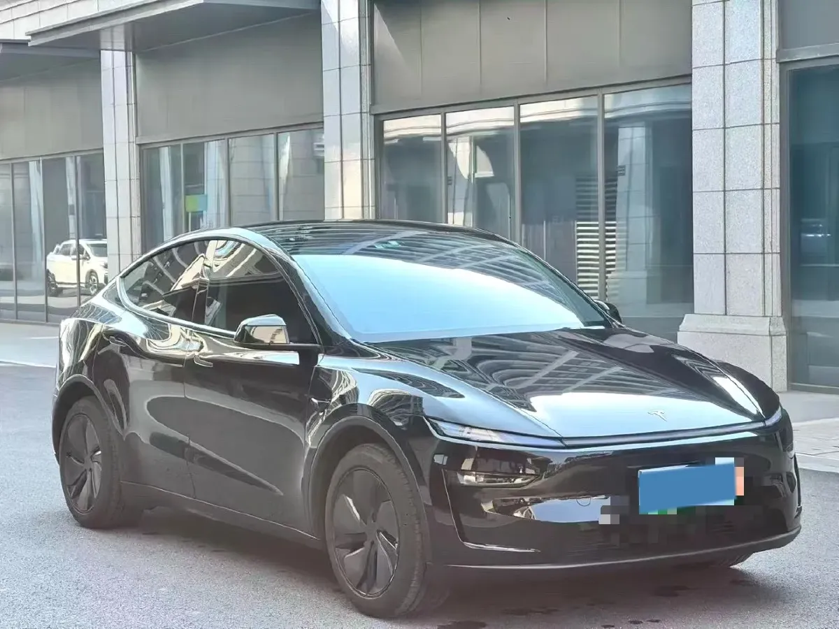 2025 Tesla Model Y BEV 62.5KWH,autocango,china used car exporter,china ev exporter,chinese used car exporter,chinese used ev exporter